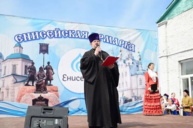 Пасхальная ярмарка у енисейского монастыря